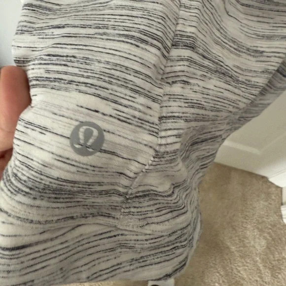 Lululemon Runderful top - Picture 5 of 6